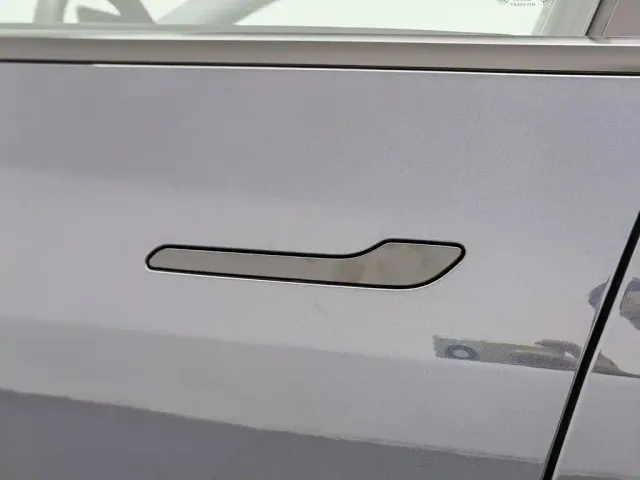Tesla Model Y 2025 Rear-Wheel Drive — Фото автомобиля 18