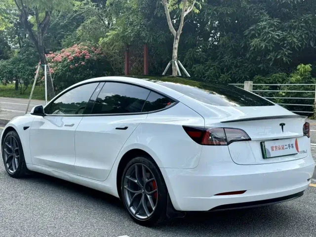 Tesla Model 3 — Фото автомобиля 8