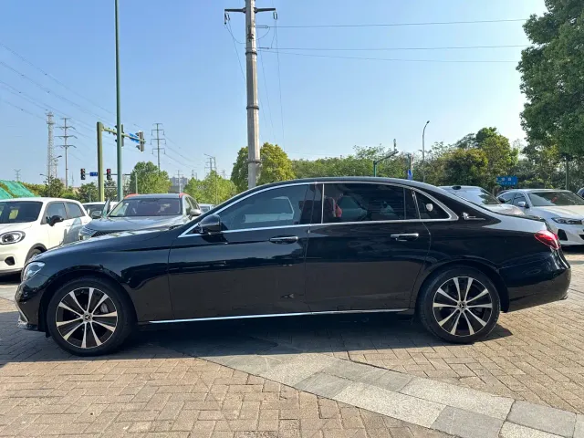 Mercedes-Benz E-Class — Фото автомобиля 4