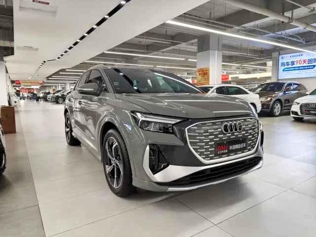 Audi Q4 e-tron — Фото автомобиля 3