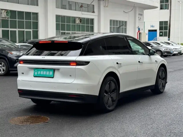 Li Auto i6 — Фото автомобиля 11