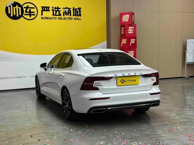 Volvo S60 — Фото автомобиля 6