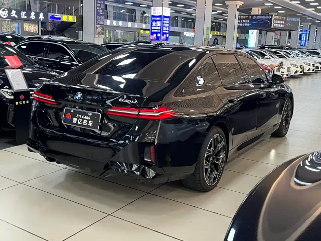 BMW 5 Series — Фото автомобиля 9