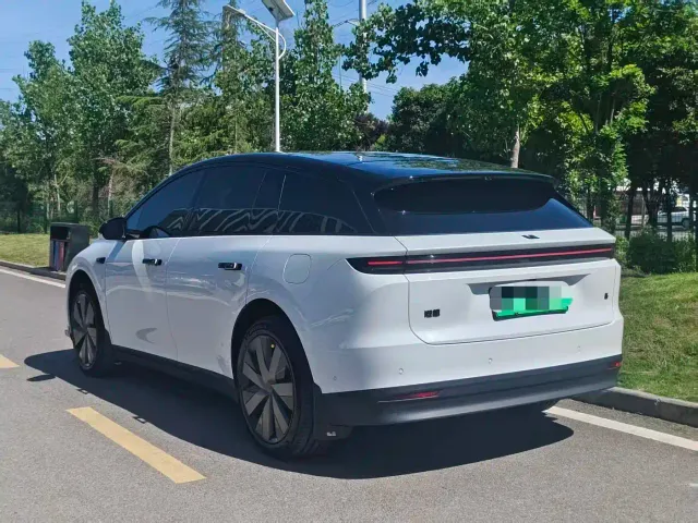 Li Auto i6 — Фото автомобиля 5