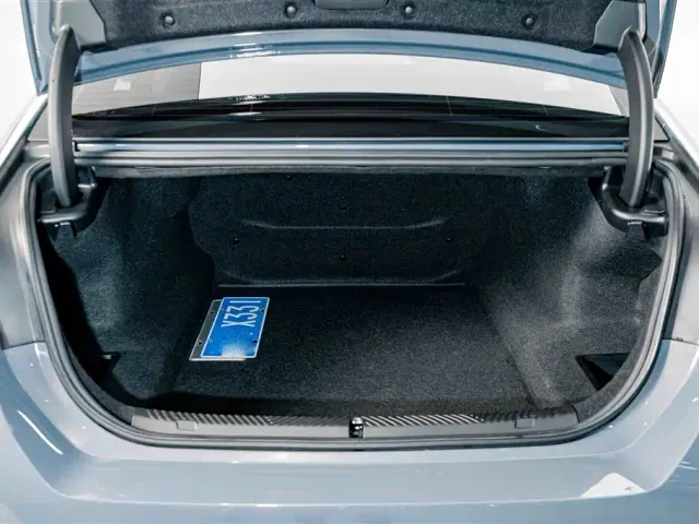 BMW 5 Series — Фото автомобиля 25