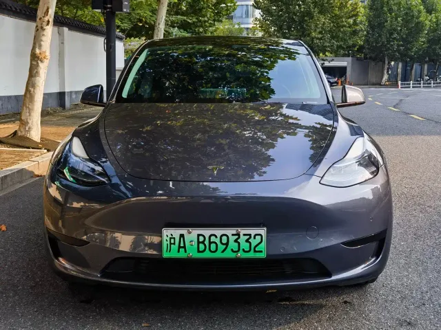 Tesla Model Y — Фото автомобиля 9