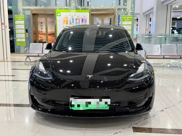 Tesla Model 3 — Фото автомобиля 2