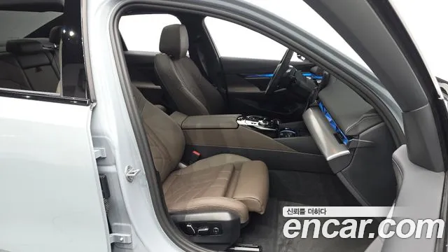 BMW 5 Series G60 — Фото автомобиля 16