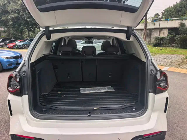 BMW iX3 — Фото автомобиля 14