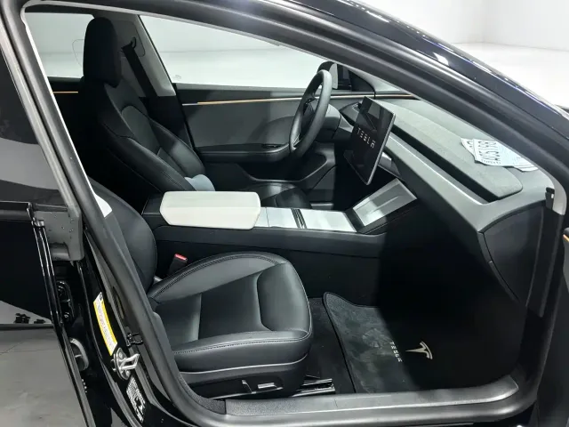 Tesla Model 3 — Фото автомобиля 7