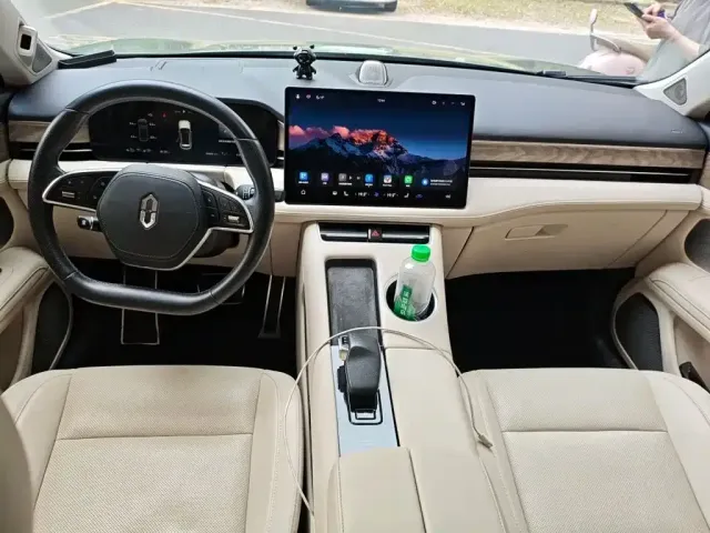 Aito M5 — Фото автомобиля 5