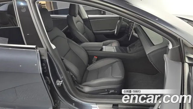 Tesla Model 3 — Фото автомобиля 6