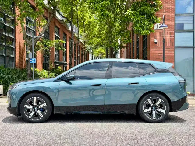 BMW iX — Фото автомобиля 6