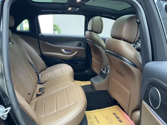 Mercedes-Benz E-Class — Фото автомобиля 13