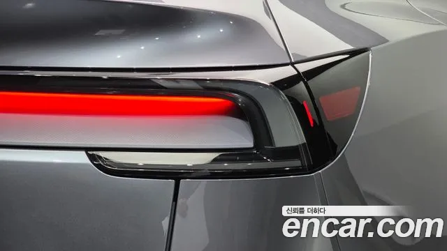 Tesla Model Y — Фото автомобиля 8