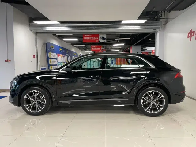 Audi Audi Q8 2023 55 TFSI Luxury Sport — Фото автомобиля 4