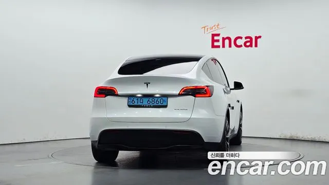 Tesla Model Y — Фото автомобиля 4