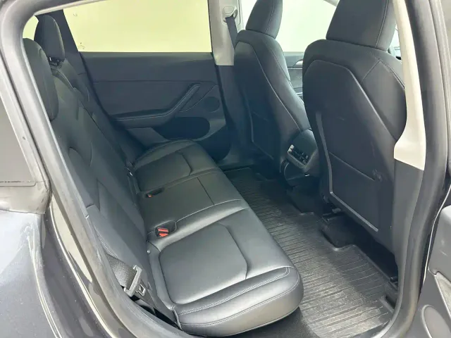 Tesla Model Y — Фото автомобиля 8