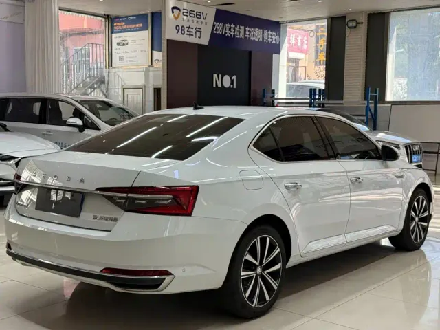Skoda Superb — Фото автомобиля 4