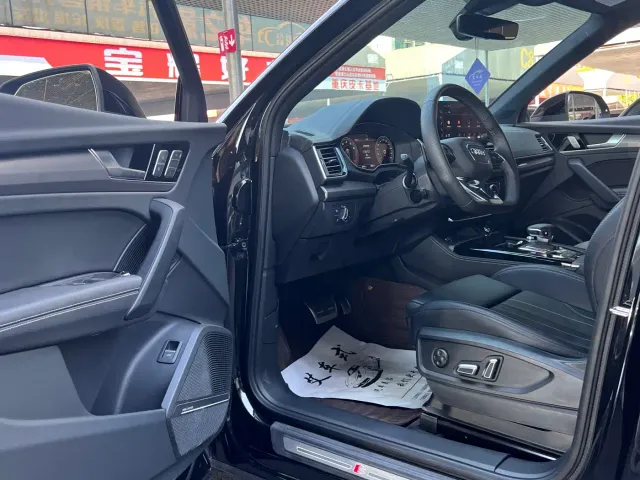 Audi Q5L — Фото автомобиля 14