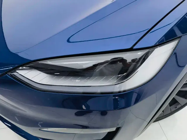 Tesla Model X — Фото автомобиля 7