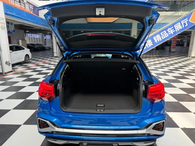 Audi Q2L — Фото автомобиля 15