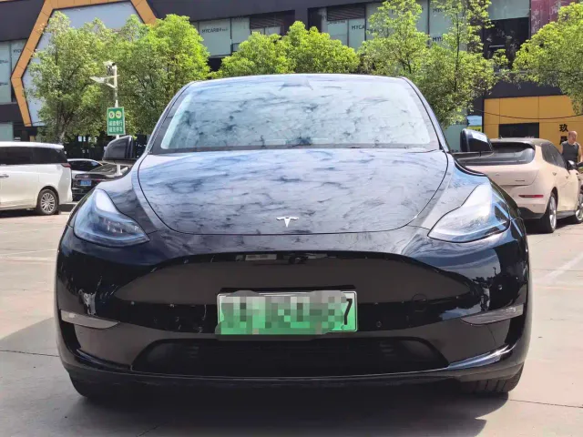 Tesla Model Y — Фото автомобиля 2
