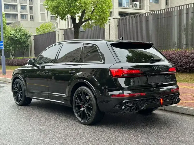 Audi Q7 — Фото автомобиля 14