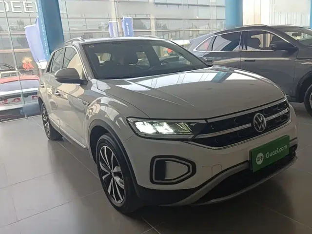 Volkswagen T-Roc — Фото автомобиля 3