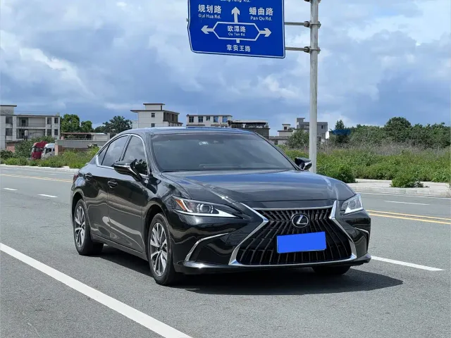Lexus ES — Фото автомобиля 3