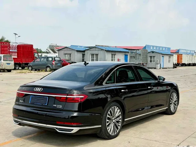 Audi A8 — Фото автомобиля 6