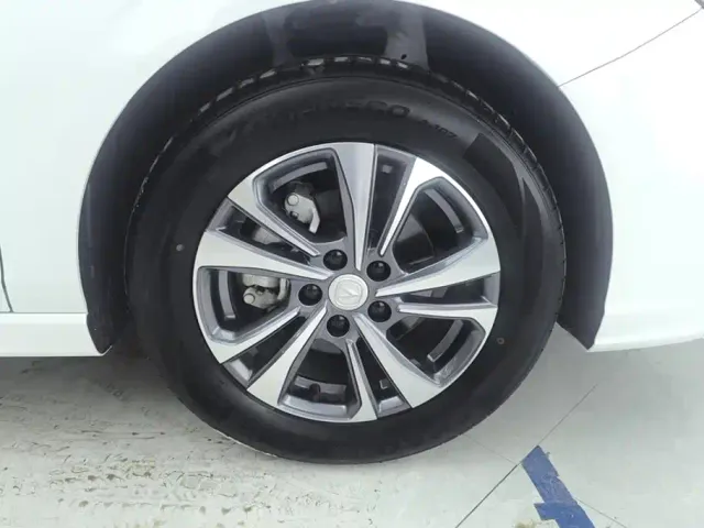 Changan Eado — Фото автомобиля 6
