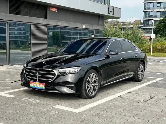 Фотография автомобиля — Mercedes-Benz E-Class