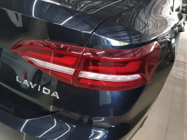 Volkswagen Lavida — Фото автомобиля 7