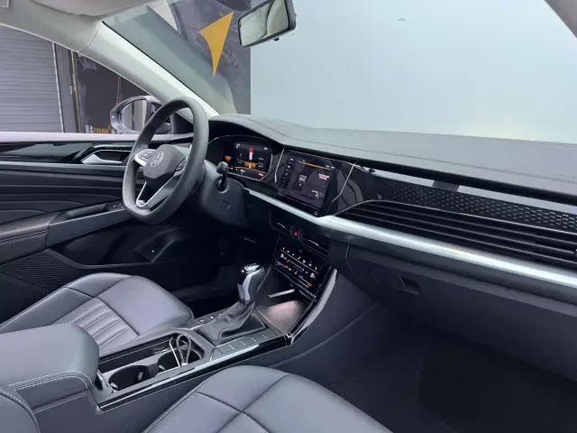 Volkswagen Passat — Фото автомобиля 16