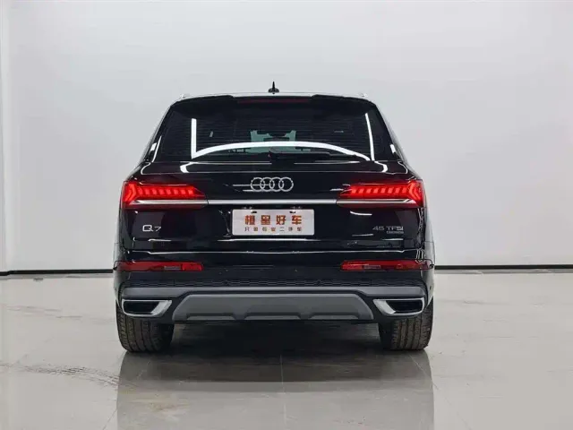 Audi Q7 — Фото автомобиля 5