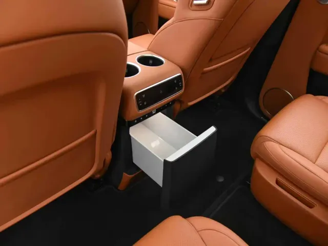 Li Auto L8 — Фото автомобиля 9