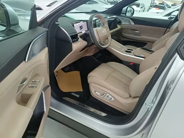 Xpeng G9 — Фото автомобиля 15