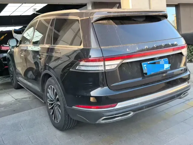 Lincoln Aviator — Фото автомобиля 3