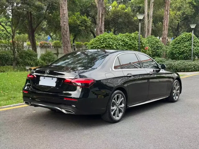 Mercedes-Benz E-Class — Фото автомобиля 14
