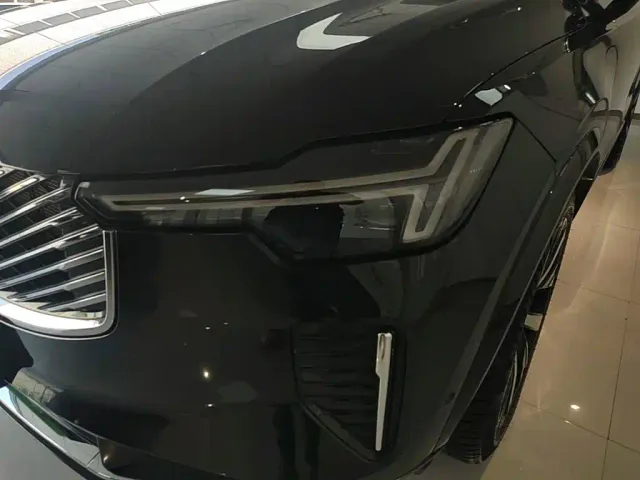 Volvo XC90 — Фото автомобиля 23