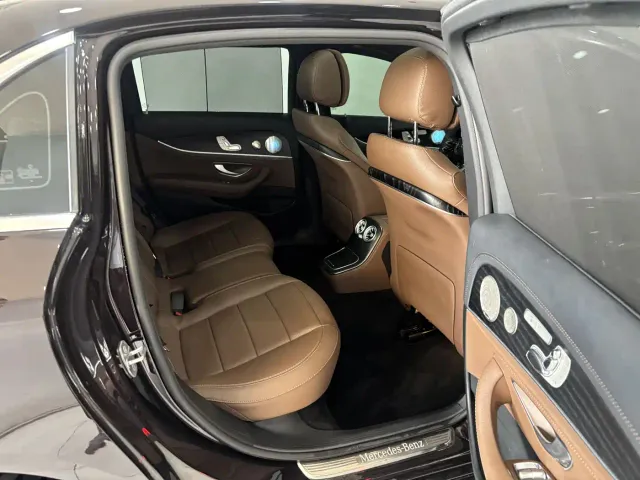 Mercedes-Benz E-Class — Фото автомобиля 24