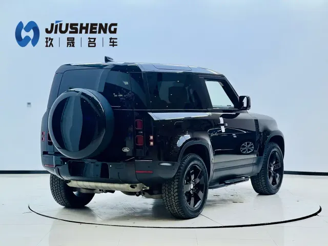 Land Rover Defender — Фото автомобиля 6