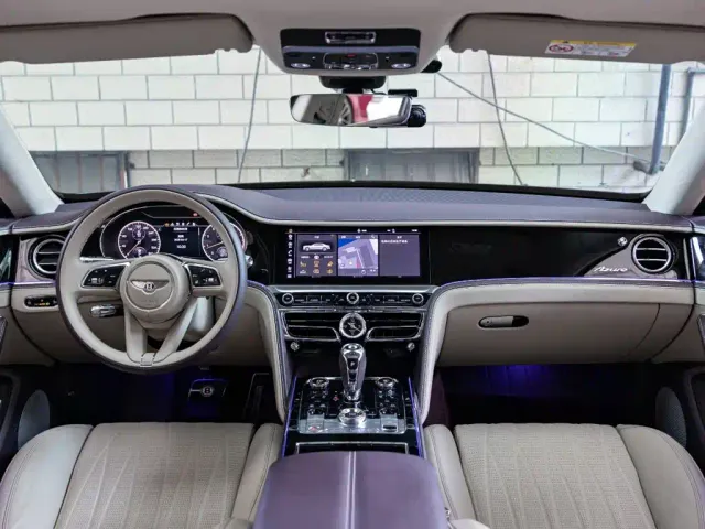 Bentley Flying Spur — Фото автомобиля 11