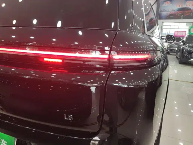 Li Auto L8 — Фото автомобиля 7
