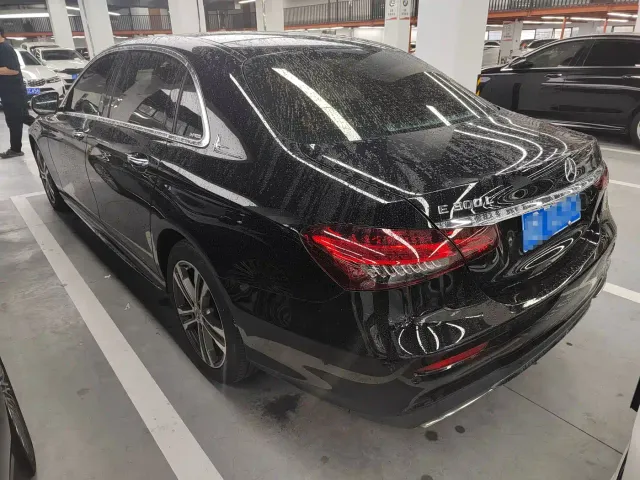 Mercedes-Benz E-Class — Фото автомобиля 18