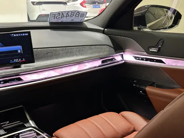 BMW i7 — Фото автомобиля 15