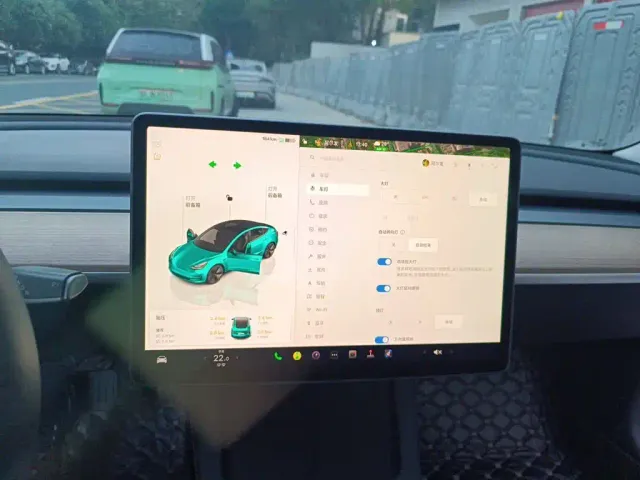 Tesla Model 3 — Фото автомобиля 14