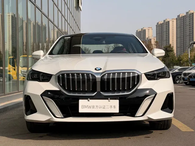 BMW 5 Series — Фото автомобиля 4