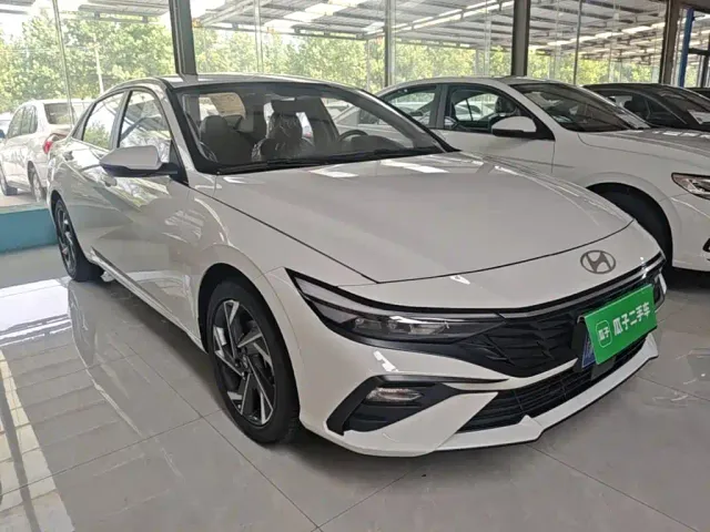 Hyundai Elantra — Фото автомобиля 3